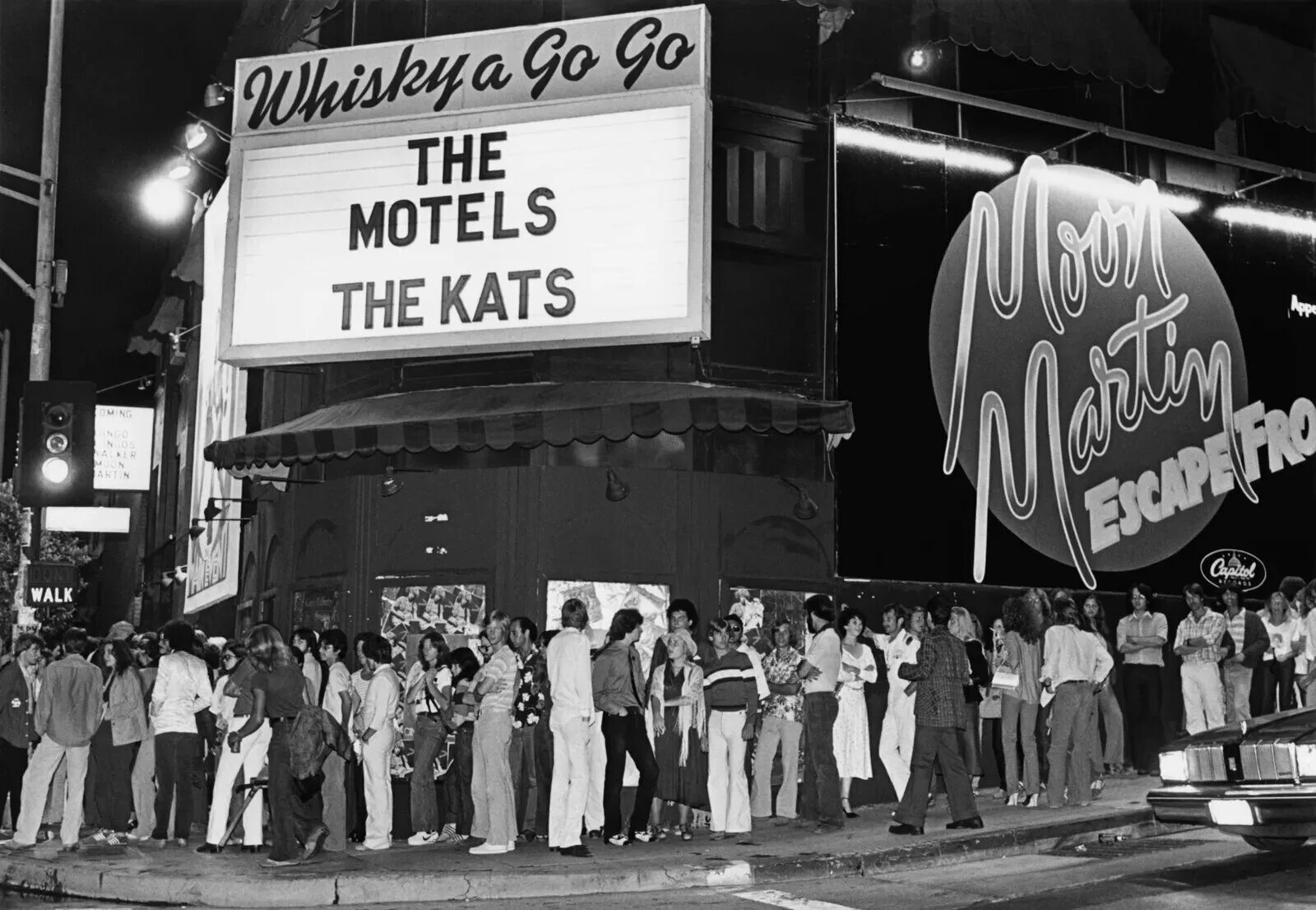 This town the go go. Лос-Анджелес Whiskey a go-go. Клуб Whisky a go go. Whiskey a go go 1947. Whisky a go go 1960.