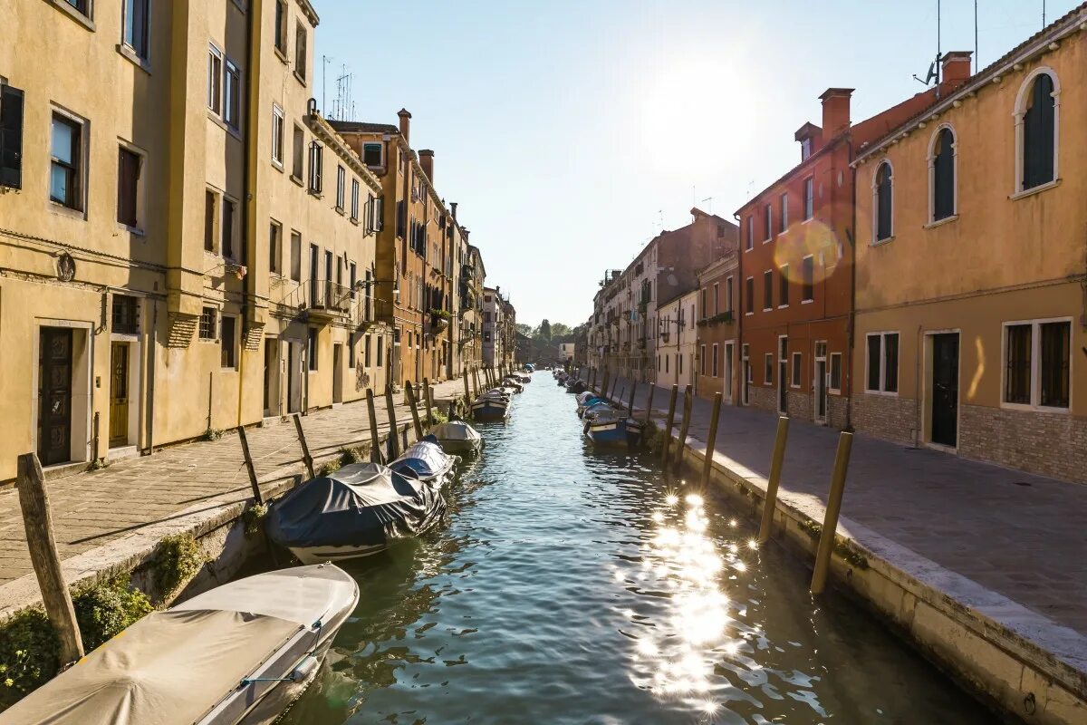 Город Венеция водные каналы. Венеция пешеходные улицы. Италия Венеция улицы.