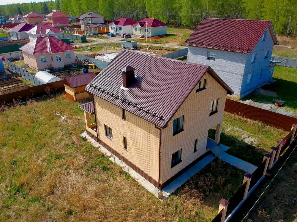 Прохладный свердловская область дом. Ягодный квартал 7 прудов. Коттеджный поселок прохладное. Поселок прохладный. Коттеджный посёлок ягодный квартал.