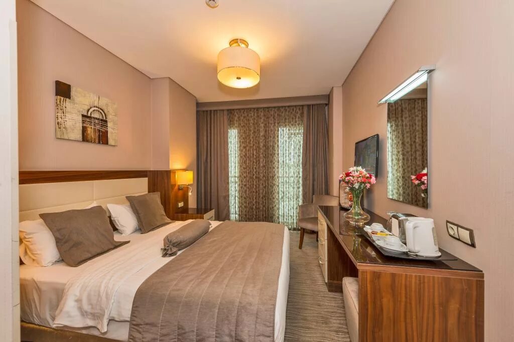 Сити отель стамбул. The Meretto Hotel Istanbul 4. The City Hotel Стамбул. The Meretto Hotel Laleli 4. Eurostars Hotel old City Стамбул.