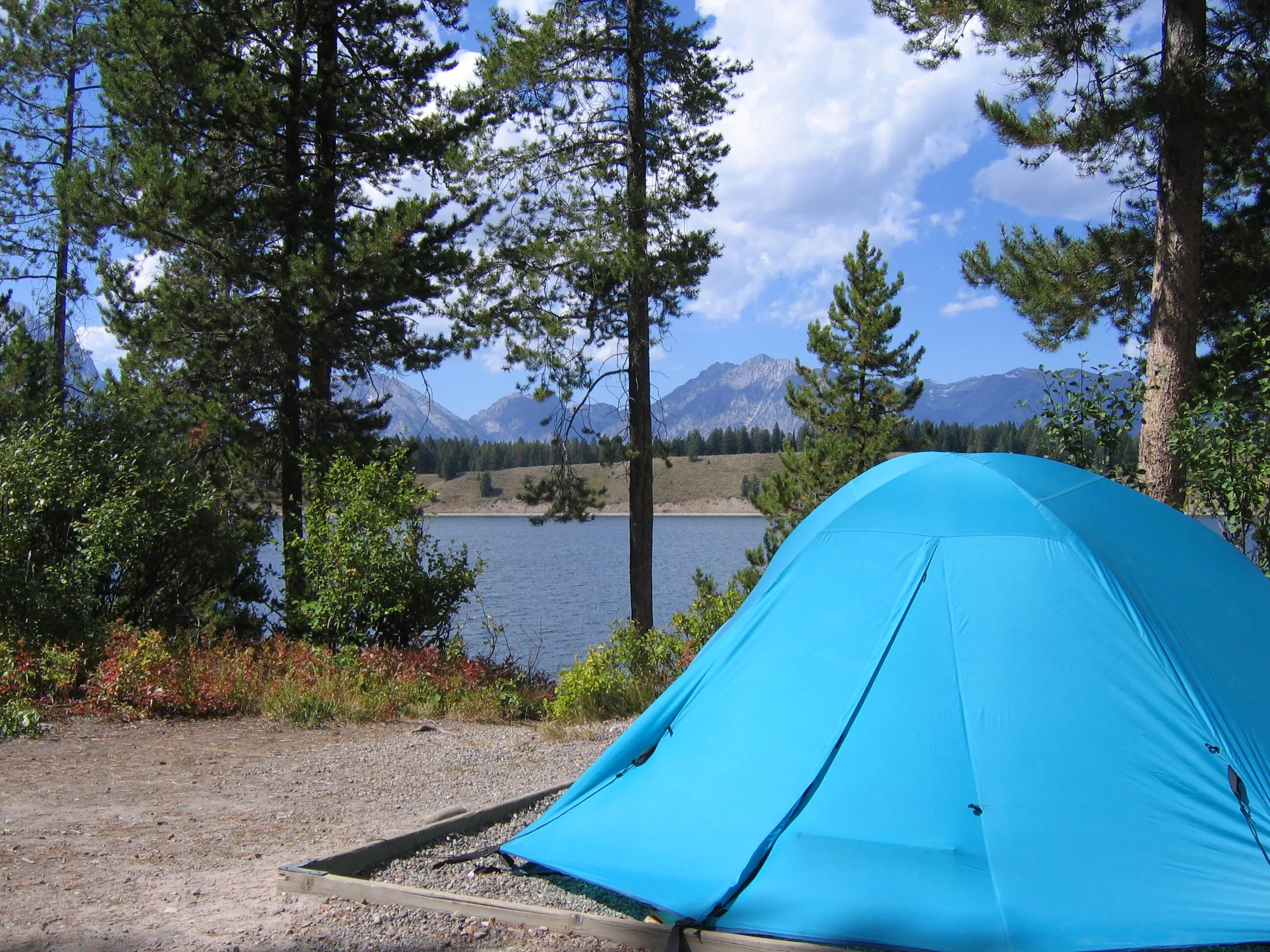 Camping river. Горный Алтай палаточный городок. Кемпинг Алтай Камп. Ривер кемпинг Алтай. Кемпинг Катунь.