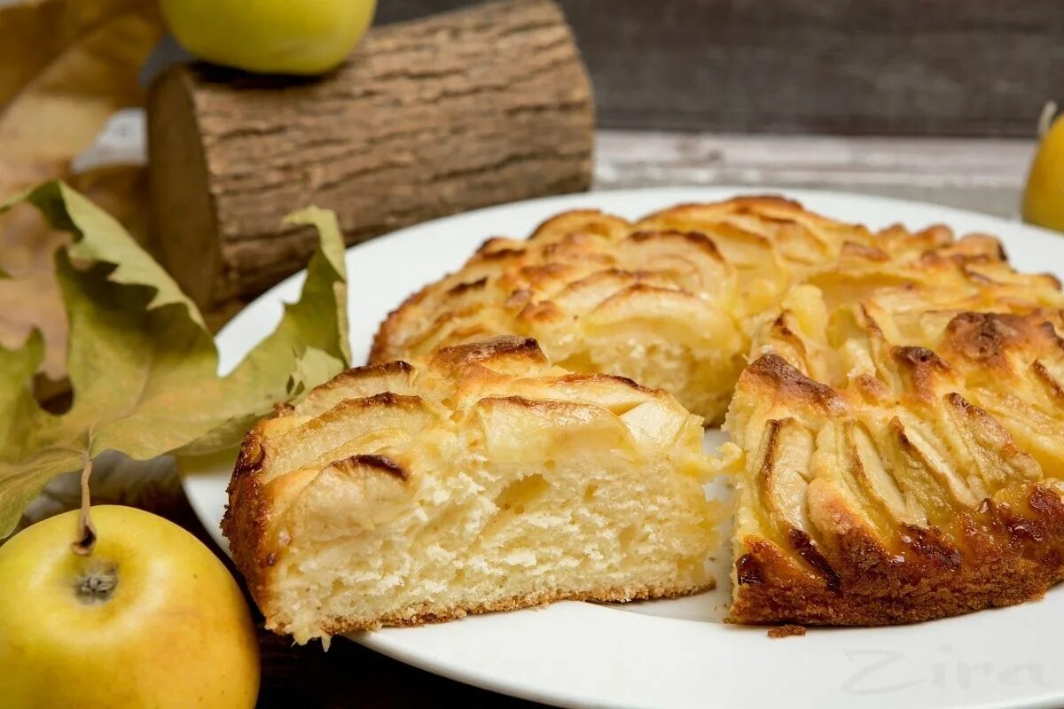 Шарлотка пропеклась. Корнуэльский яблочный пирог. Корнуэльский пирог с яблоками. Спар деревенский пирог. Итальянский деревенский яблочный пирог.
