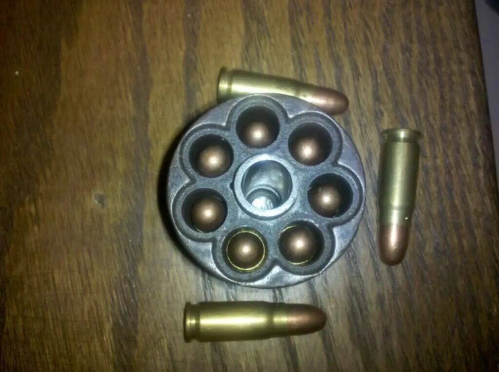 Револьверные патроны. Магнум 357 с экспансивными пулями. 38 smith wesson патрон. Револьвер под патрон 7. Револьверные патроны.