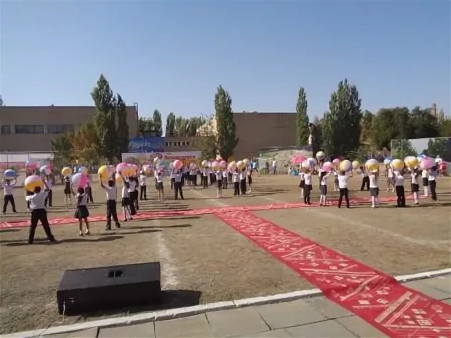 Сколько в новоузенске. Город Новоузенск Саратовской области. Население Новоузенска Саратовской области. Парк города Новоузенска Саратовской области. Мемориал г. Новоузенск.