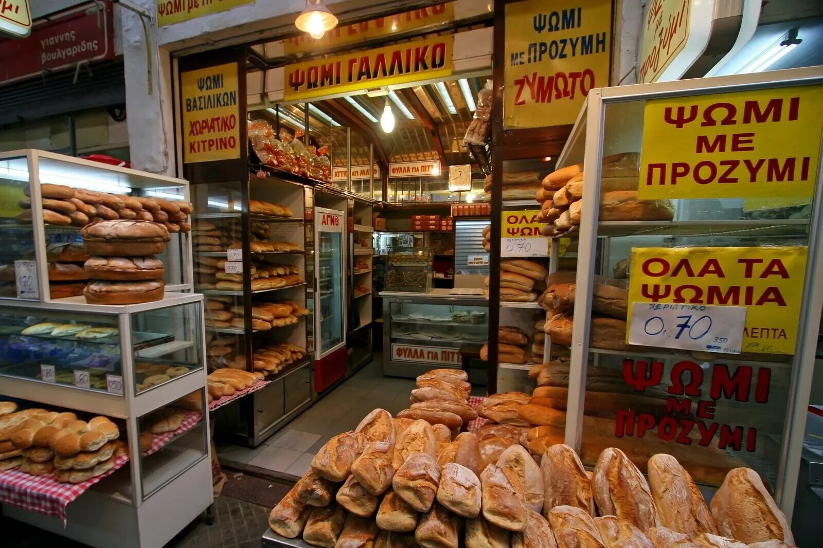 Магазины в греции. Салоники улицы города. Салоники магазины. Безвестен рынок в салониках. Шоппинг в греции.