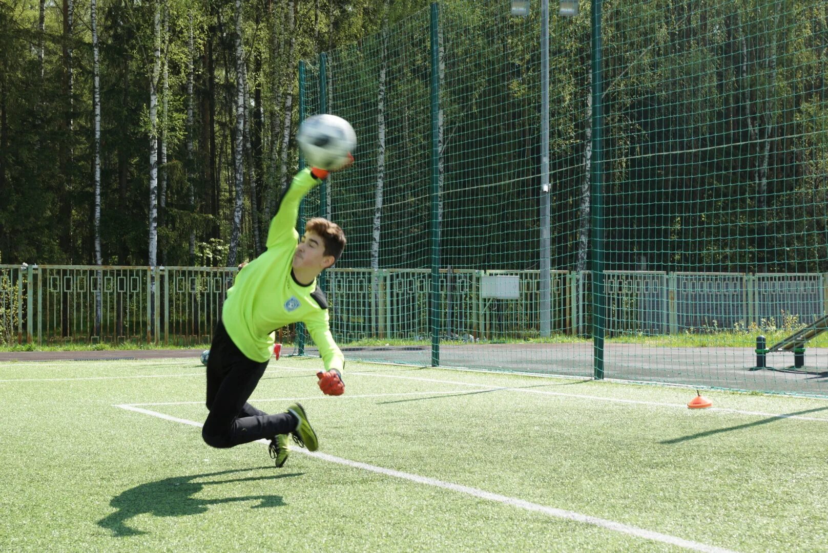 Отзыв на ребенка тренера для спорта. Отзыв о спортивной школе. Листовка футбольная детская школа. Буклет спортивной школы. Отзыв о спортивной школе.