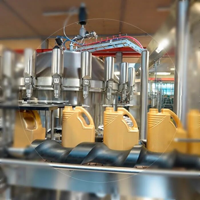 Склад моторных масел. Завод масел машинного. Завод по производству моторных масел. Завод моторных масел. Технические масла производство.