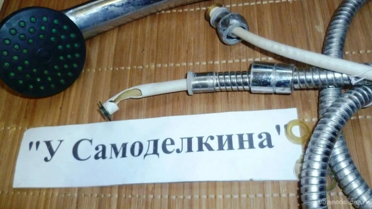 Что можно сделать из старого душевого шланга 3 Ways to Make a Basket from a Garden Hose wikiHow Gardening gift baskets, Gar
