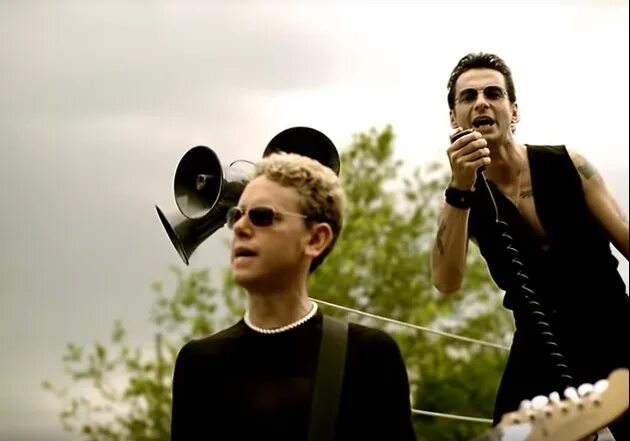 Depeche mode video official. Группа depeche mode 1990. Depeche mode 1995. Depeche mode playing the angel. Depeche mode video official.