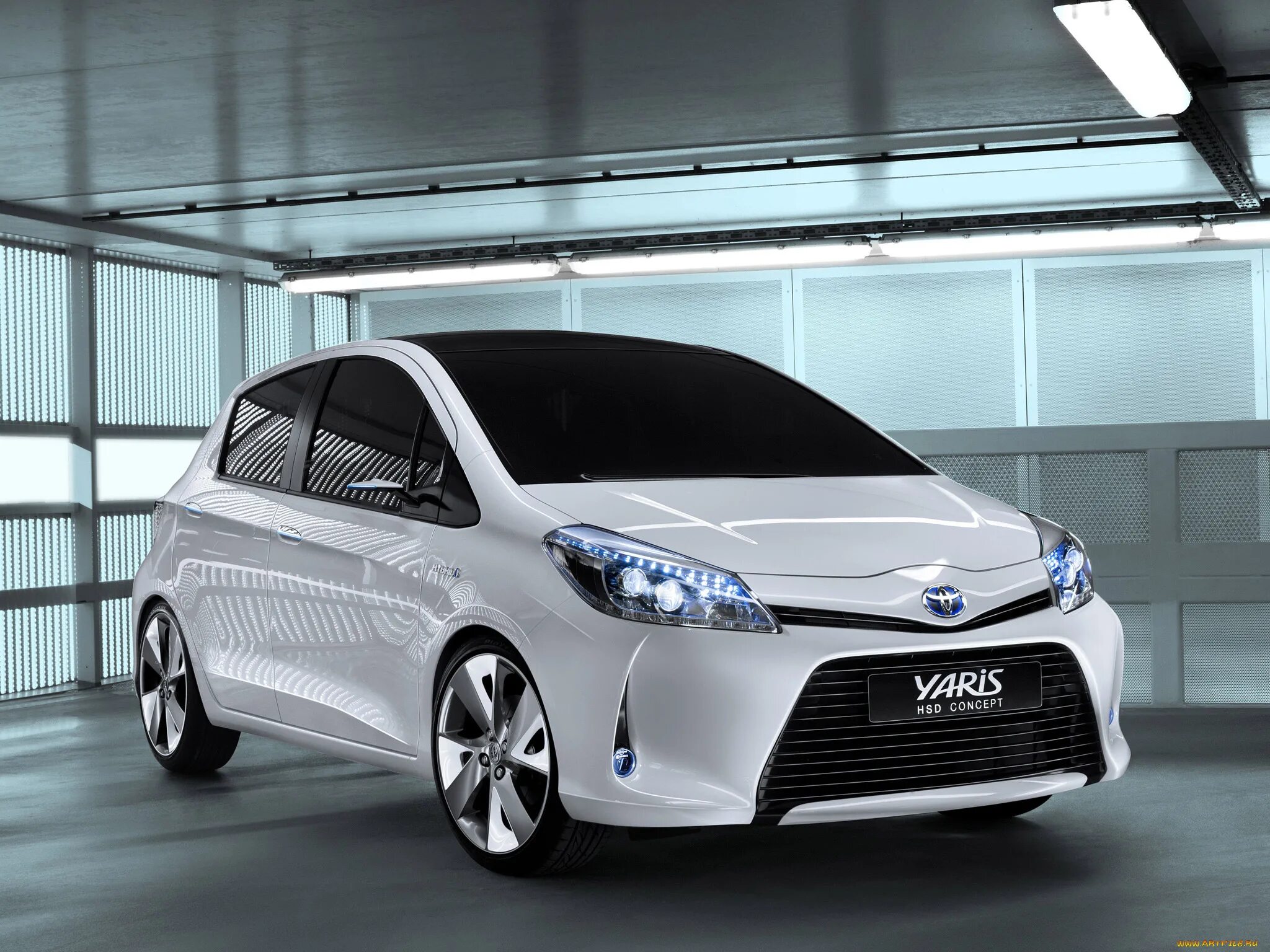 Toyota Yaris 2011. "2011 Toyota Yaris Hybrid". Тойота Ярис концепт. Тойота электромобиль гибрид. Автомобили гибриды в россии