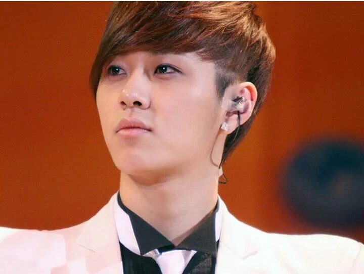 Yong junhyung. Yong jun hyung. ён чунхён корейский певец. ён чунхён тату. yong jun hyung beast.