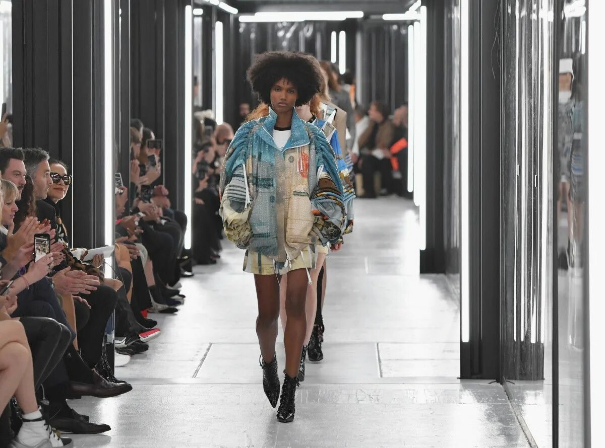 Felix 2024 louis vuitton. Показ луи виттон 2023. Последняя коллекция луи виттон 2022. Показ мод луи виттон 2023 париж. Показ louis vuitton.