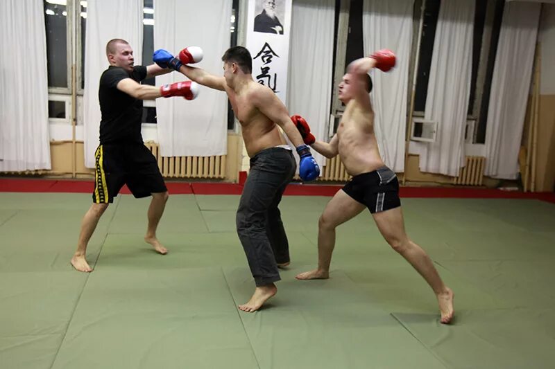 Отряд патриот оссорская школа. Файтинг клуб. Программа два против одного. 1 бой с ген6етиро обои. Спарринг бой.