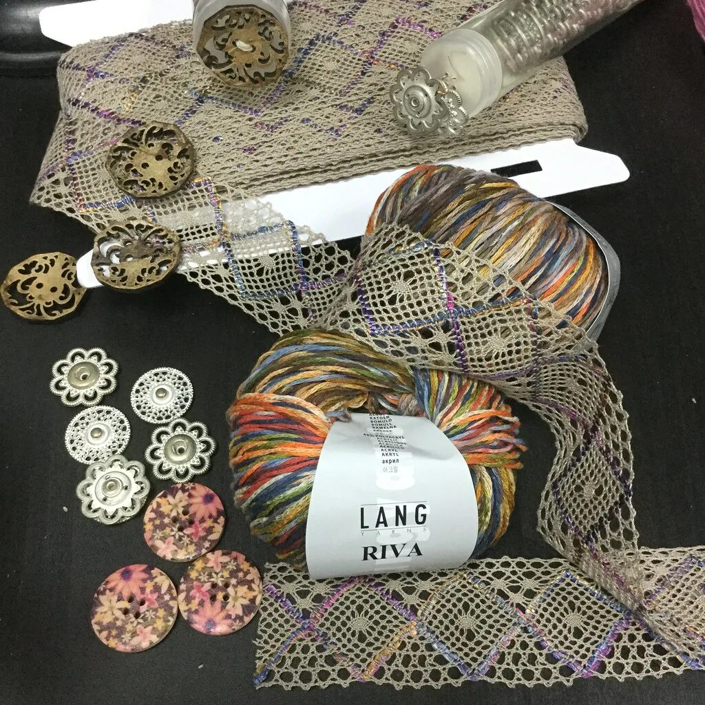 Lang yarns perla цвет бежевый. Трискеле вязание. Трискеле твид. Трискеле магазин пряжи. Трискеле магазин пряжи.