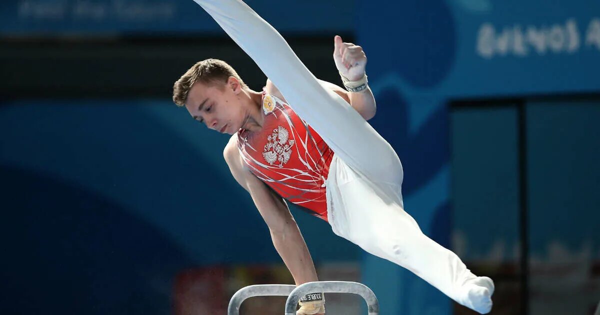 Нашли гимнасту. Фото парель. Маленькая гимнастка карие волосы. Позы для фотосессии маленьких гимнасток. Несложные гимнастические элементы.