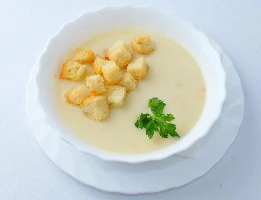 Суп из молока с пюре. Суп-пюре из птицы курицы. суп пюре из курицы. суп пюре из птицы. куриный крем суп.