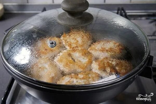 Нужно ли закрывать крышкой при жарке