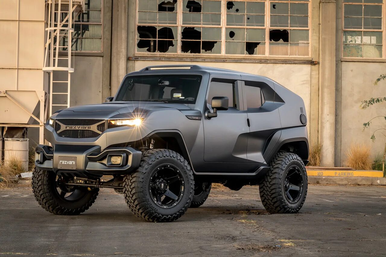 Ленд крузер танк 500. УАЗ Резвани танк. Rezvani Tank. Rezvani Hercules 6x6. Rezvani Tank 2020.