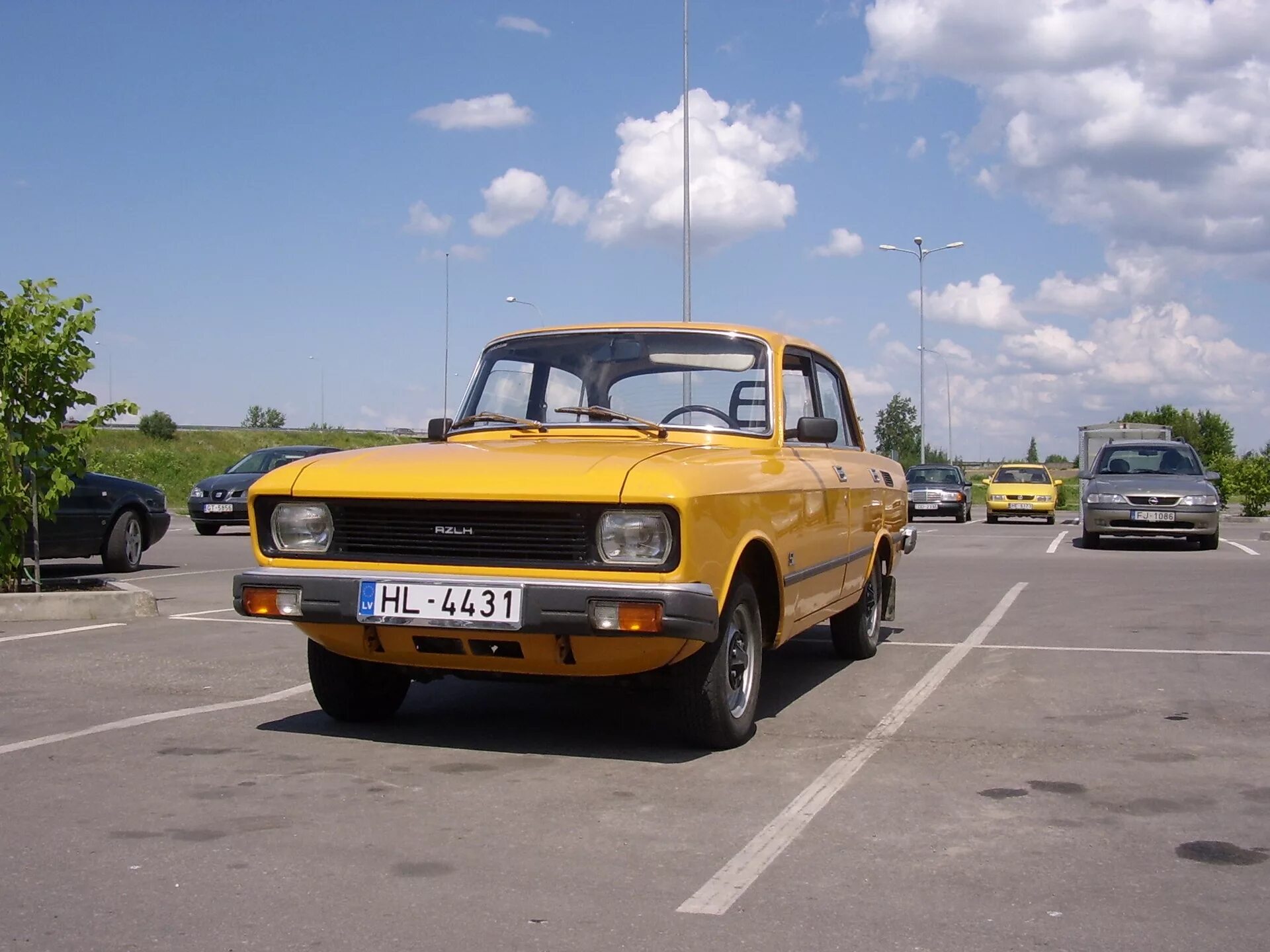 Цвета москвич 2140. Москвич 2140 SL. Москвич 2140 цвет Онега. Москвич 2140 Люкс. АЗЛК 2140 сл.