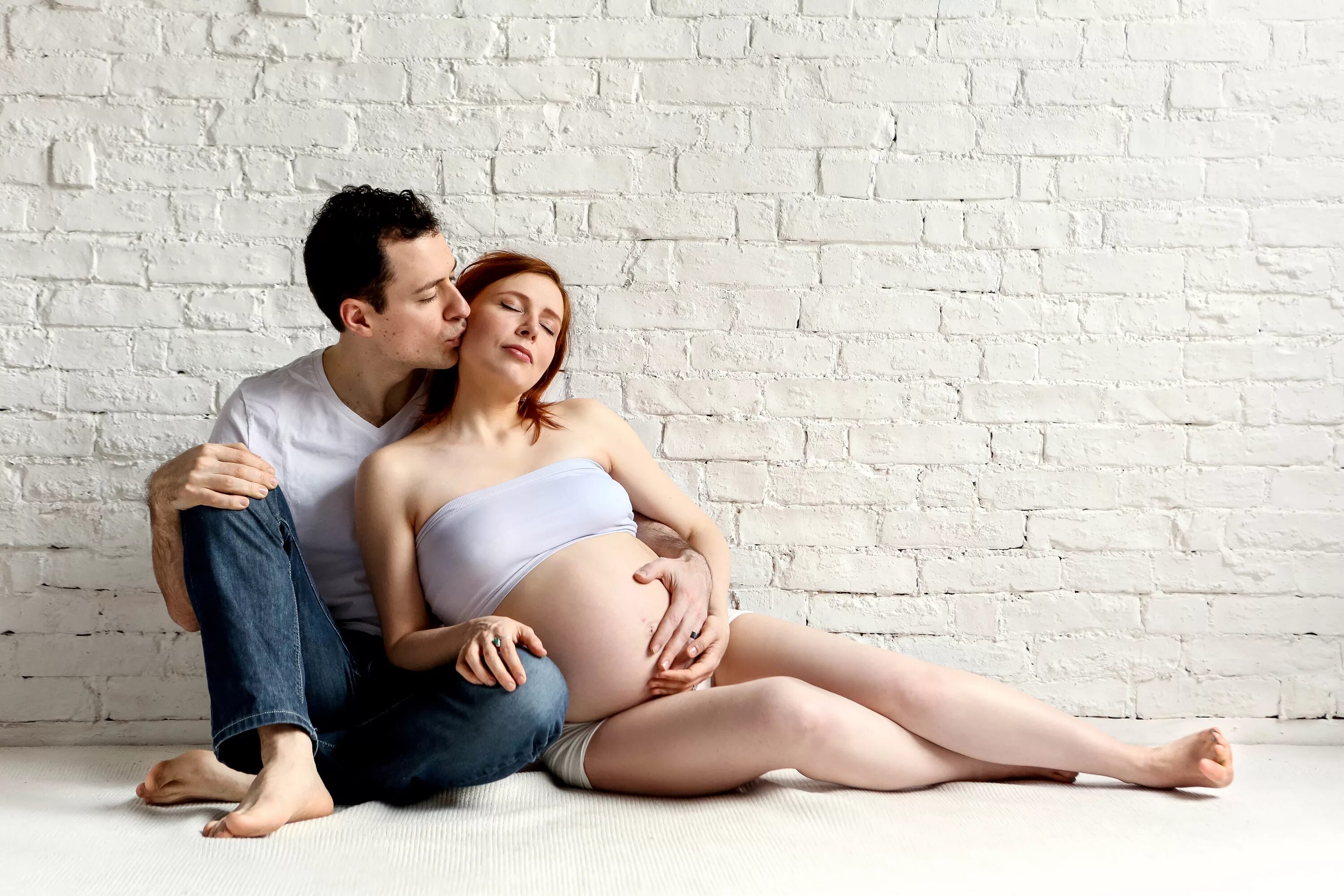 Русские беременные жены с разговорами. Фотосессия беременных. Фотосессия беременной. Позы для фотосессии беременной.