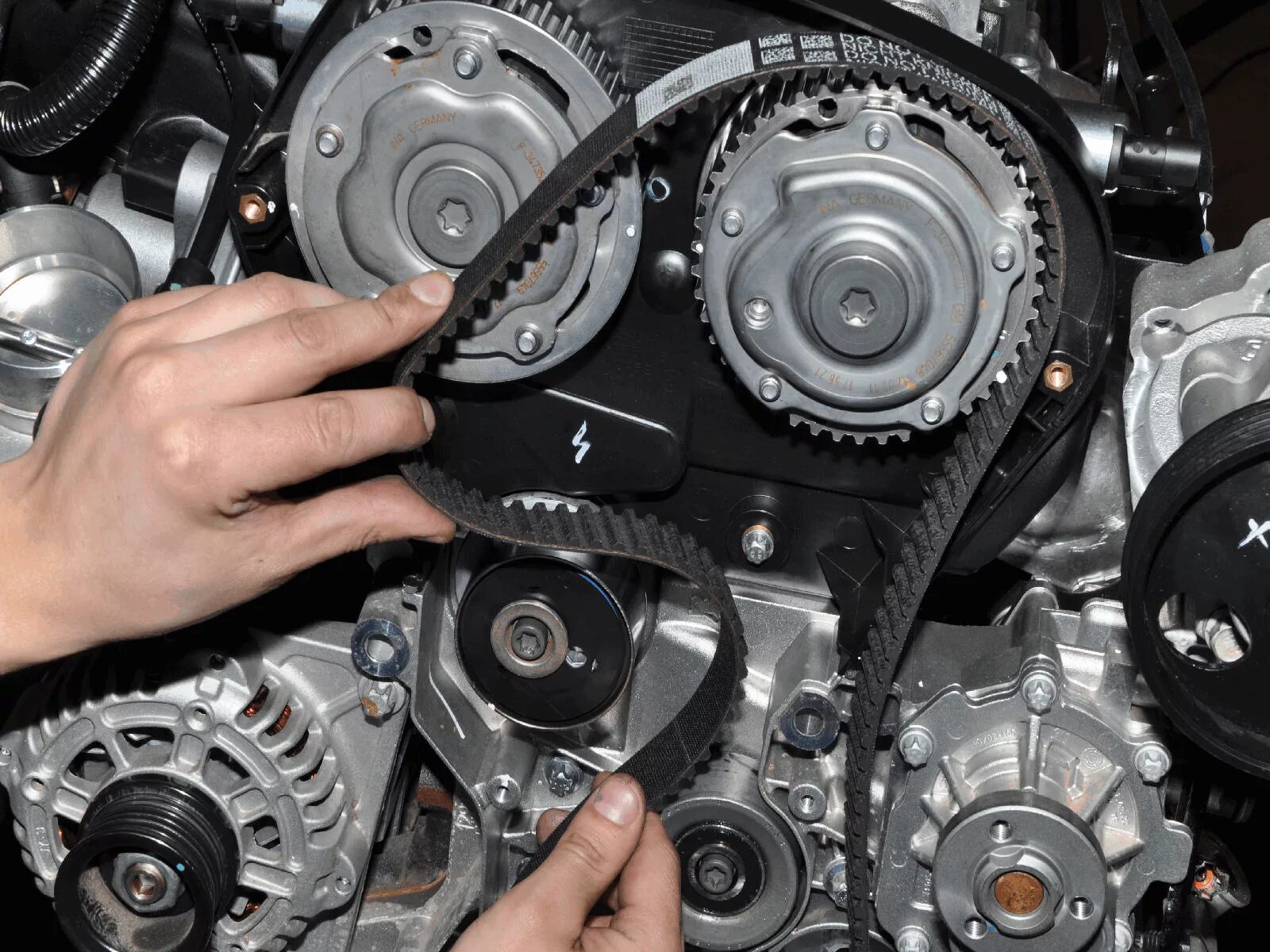 Механизм газораспределительного механизма ваз 2170. Опишите принцип действия газораспределительного механизма. Ремень привода грм. Грм что это. Газораспределительный механизм.