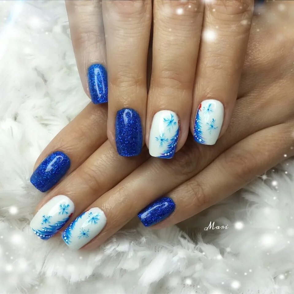 Т б снежная. Зимние ногти. Зимний маникюр. Голубой маникюр со снежинками. Синие ногти со снежинками.