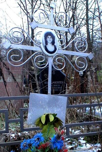 Чья жизнь оборвалась. Чья жизнь оборвалась
