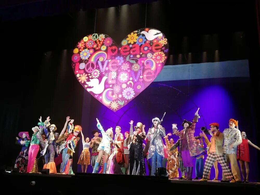 спектакль голубая камея нижний новгород. жак оффенбах прекрасная елена. бал вампиров мюзикл в театре музкомедии. бременские музыканты музыкальный театр 2019. летучая мышь мариинский театр.