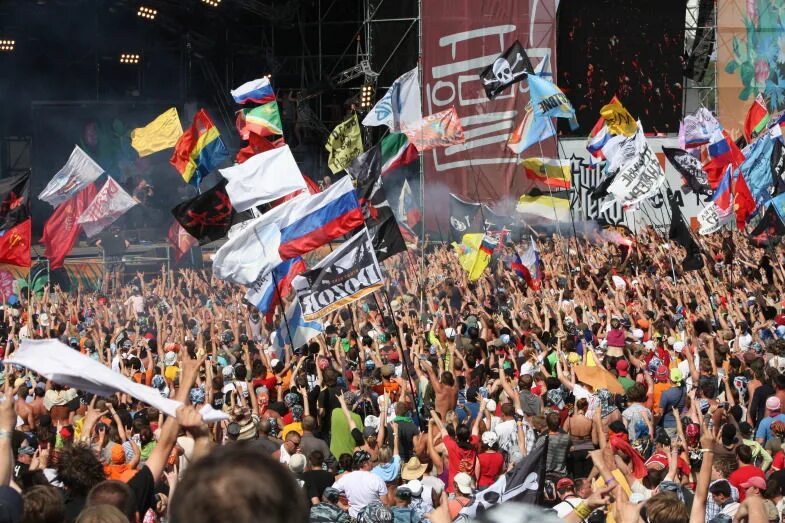 нашествие девушки. Invasion фестиваль. нашествие 2009 фото. фестиваль нашествие 2003г. король и шут нашествие 2009.