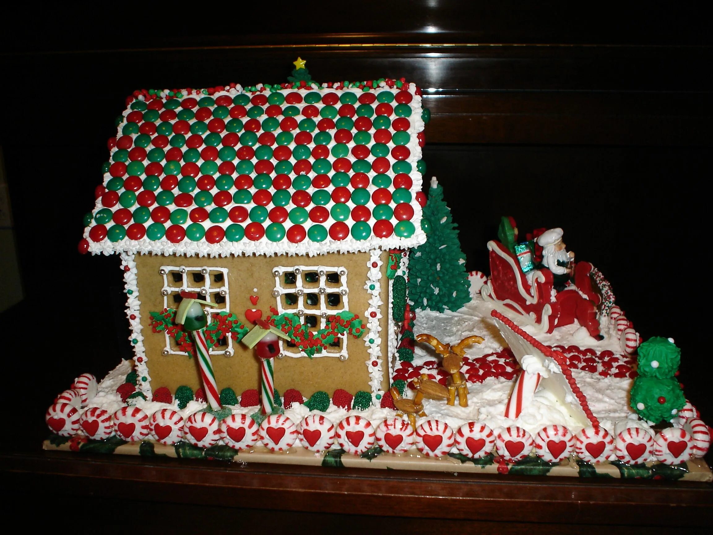 Gingerbread house song. Пряничный новогодний домик. Gingerbread house song. Gingerbread house song. Gingerbread house song.