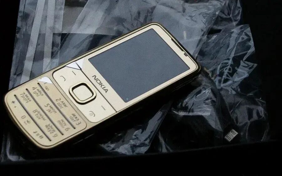 Nokia 6700 gold. Нокиа 6700 золотой. Nokia 6700. 6700 долларов. Nokia 6700 gold.