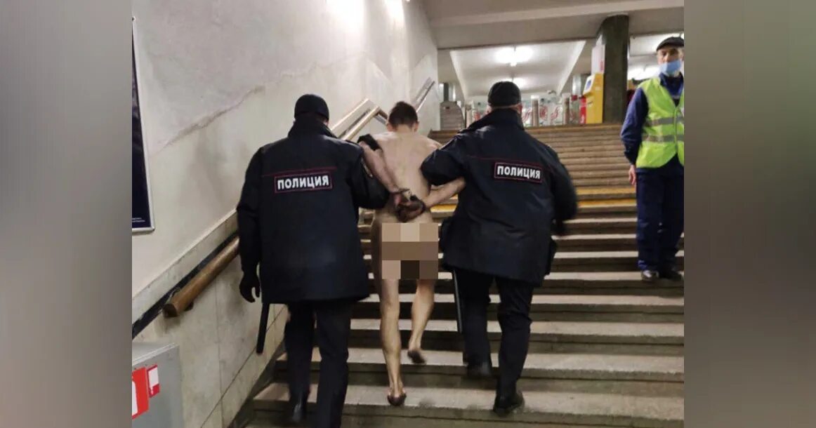 Кошмар на станции метро сходненская. Парни в московском метро. Метро курская упал человек. Станция метро красносельская спб. Остановки новосибирск.