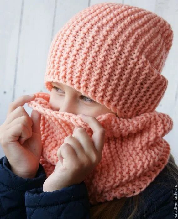 Шапка бини и снуд. Шапка для девочки. Бини спицами для девочки. Шапка бини для девочки спицами. Вика казакова шапка бини.