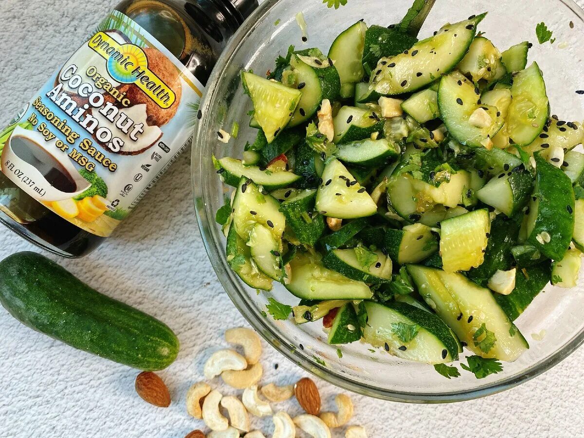 Бит огурцы. Бит огурцы. Огурцы в соевом соусе. Битые огурчики. Битые огурцы.