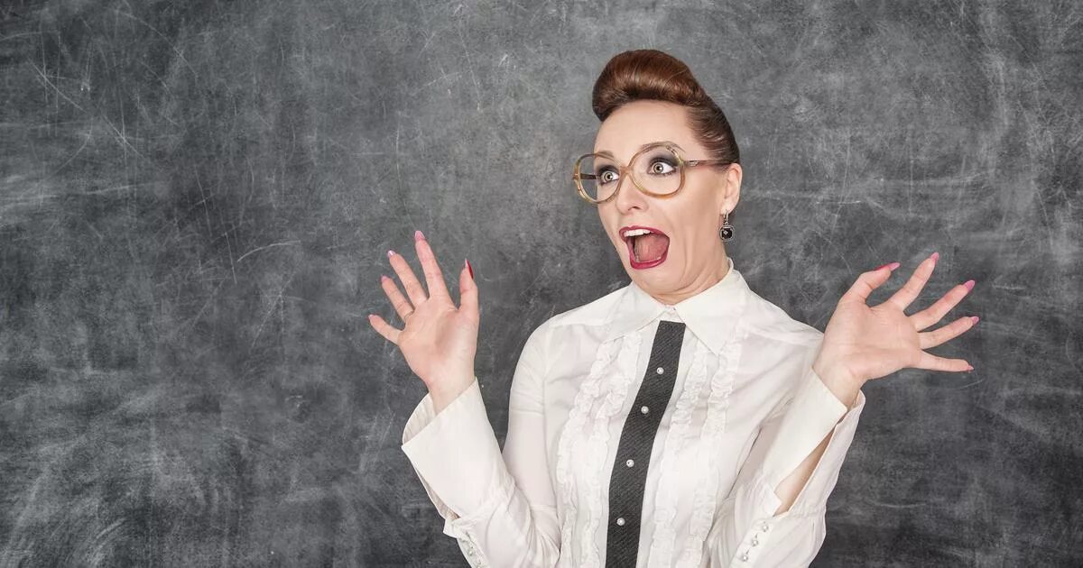 Красивая строгая учительница. Учительница. Девушка с указкой. Аманда свистен. Девушка педагог красивая.