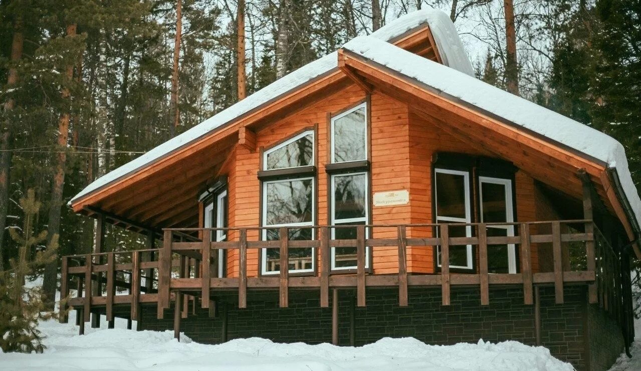 Кардон нарым домики. Красноярские столбы база отдыха. Нарым столбы красноярск домики. База отдыха на столбах красноярск. Кардон нарым домики.