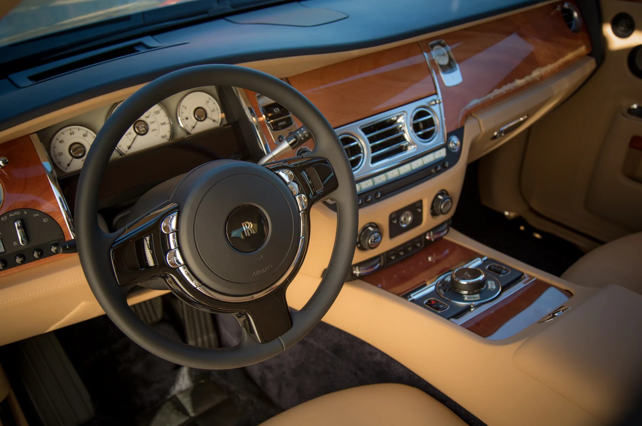Ройс ройс булкина. Rolls royce ghost. rolls royce ghost 2010 салон. роллс ройс фантом 2010 салон. rolls royce ghost 2014 салон.