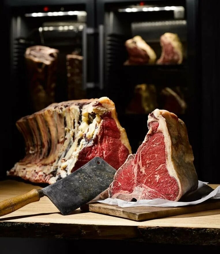 Мясо сухого вызревания dry age. Стейк сухого вызревания. Выдержанная говядина. Выдержанное мясо для стейка. Мясо сухого вызревания dry age.