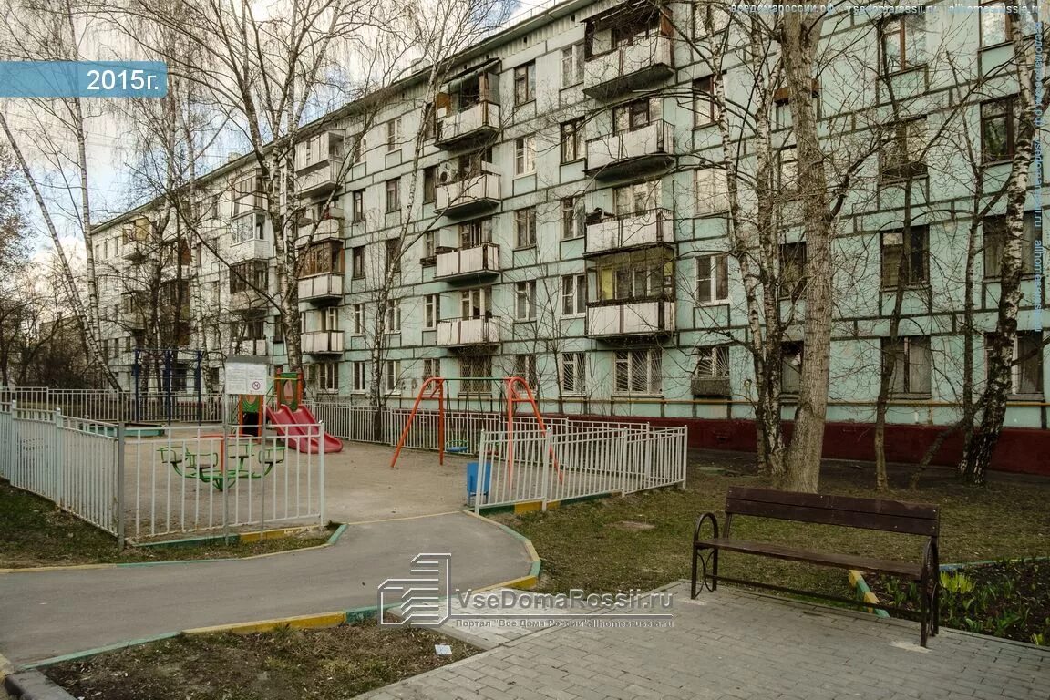 Вид восточной стороны ул. Ленина от перекрестка с ул. Нагорной на северо-восток.