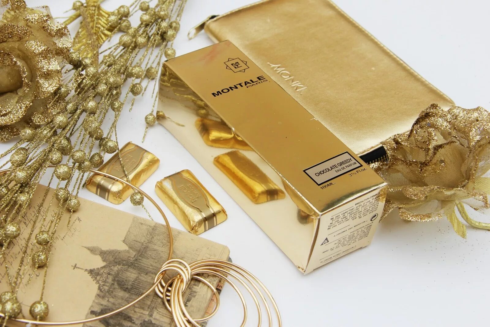 Подарочная коробочка. Дизайнерская упаковка сыра. Голд упаковка. Золото в упаковке. Коробка упаковка золотая.