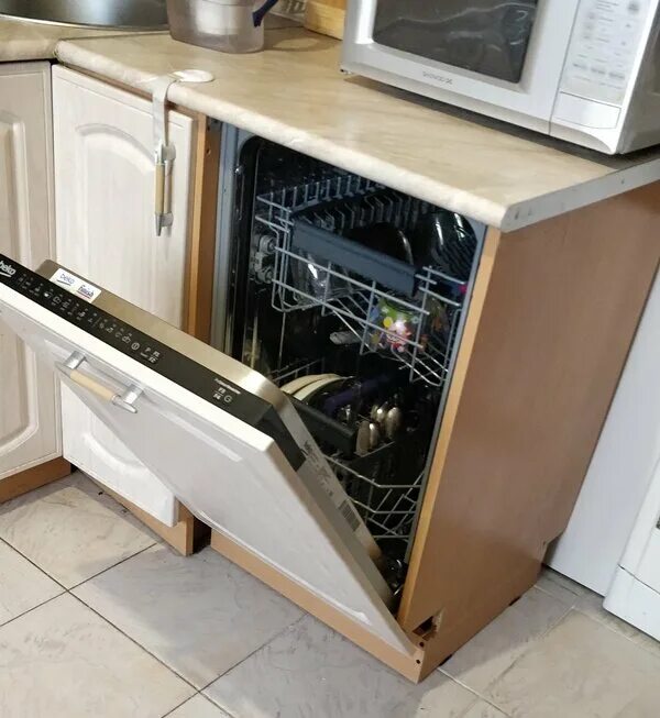 Как встроить посудомоечную машину в готовую. Посудомоечная машина Beko dis 28020. Встраиваемая посудомоечная машина 45 см Beko bdis16020. Посудомоечная машина Beko узкая. ПММ 450 встраиваемая под фасад 600.