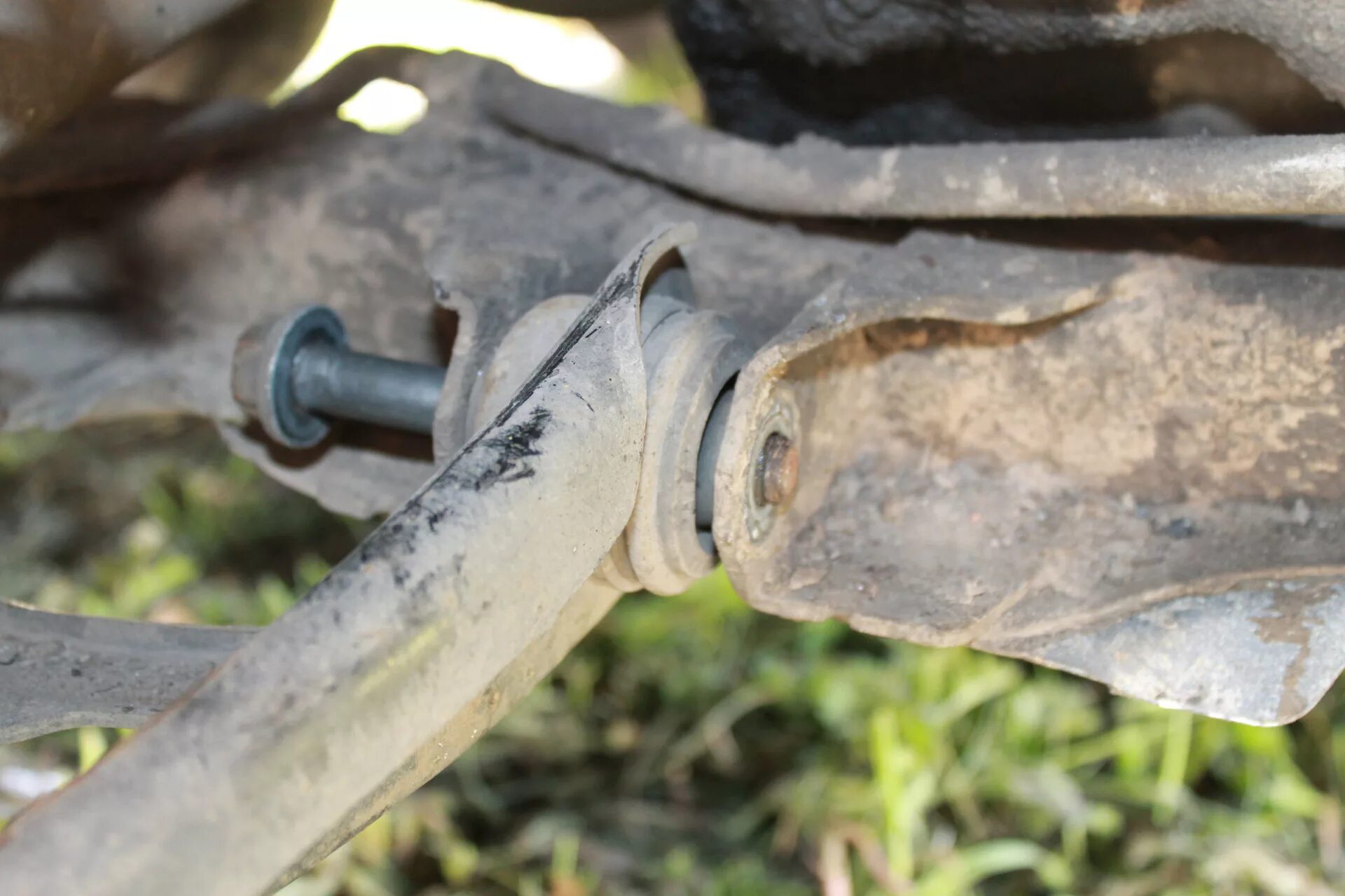 Замена сайлентблоков киа рио 2 самостоятельно. 1 замена шаровой опоры. Сайлентблоки стабилизатора пежо 308. Сайлентблок задний переднего рычага ниссан максима а33. Сайлентблок переднего рычага ниссан максима а33.