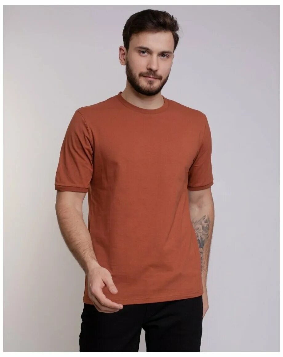 футболка с манжетами. манжет на футболке. футболка с манжетами. футболка с красными рукавами. футболка с резинкой на рукаве мужская.