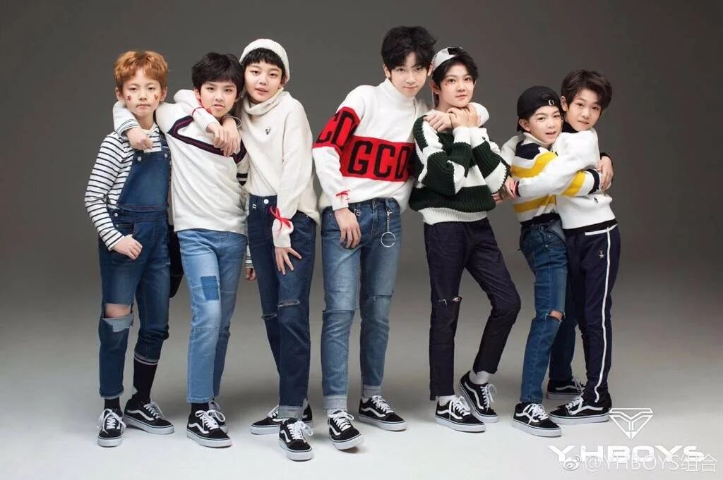 Kpop stray kids. Got7 коллаб. Группа stray kids 2020. Бтс аниме милые наклейки. K pop для детей.