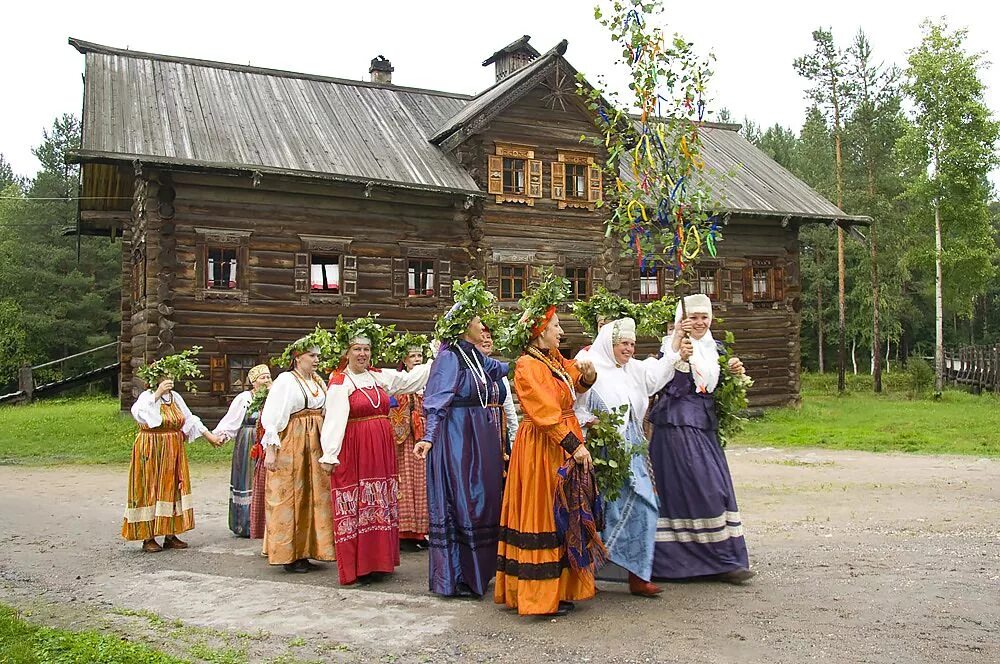 Где жили карелы. Малые Корелы Архангельский музей деревянного зодчества. Малые Карелы Архангельск. Праздник Кегри Карелия.