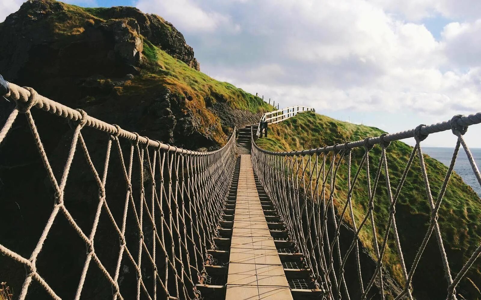Автодорожный мост. Мосты москва реки в москве. Висячие мосты в древнем китае. Мост через амур между китаем и россией. Мост через енисей в красноярске.