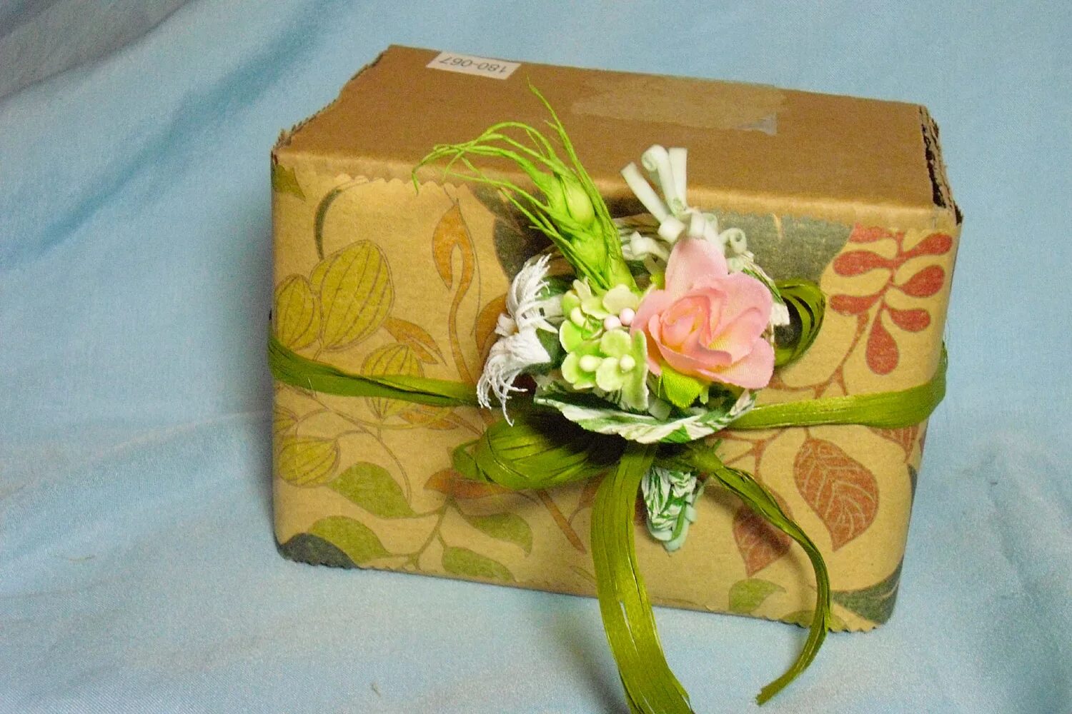 украшение подарочной коробки. коробочки украшение коробок. как украсить коробочку для подарка. как украсить коробочку для подарка. украшение коробки для подарка.