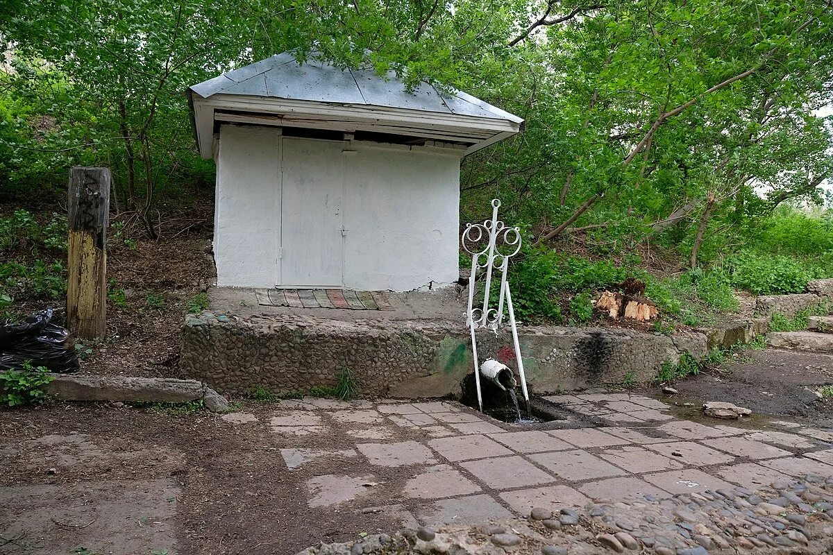 Родник на улице кирова ижевск. Родники улица первомайская. Родники улицы. Родник это на улице. Шмаковский родник.
