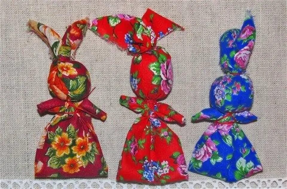 Кукла мотанка зайчик на пальчик. Зайчик на пальчик из ткани народная игрушка мастер класс. Народная тряпичная кукла зайчик на пальчик. Кукла оберег кувадка. Кукла оберег зайчик на пальчик.