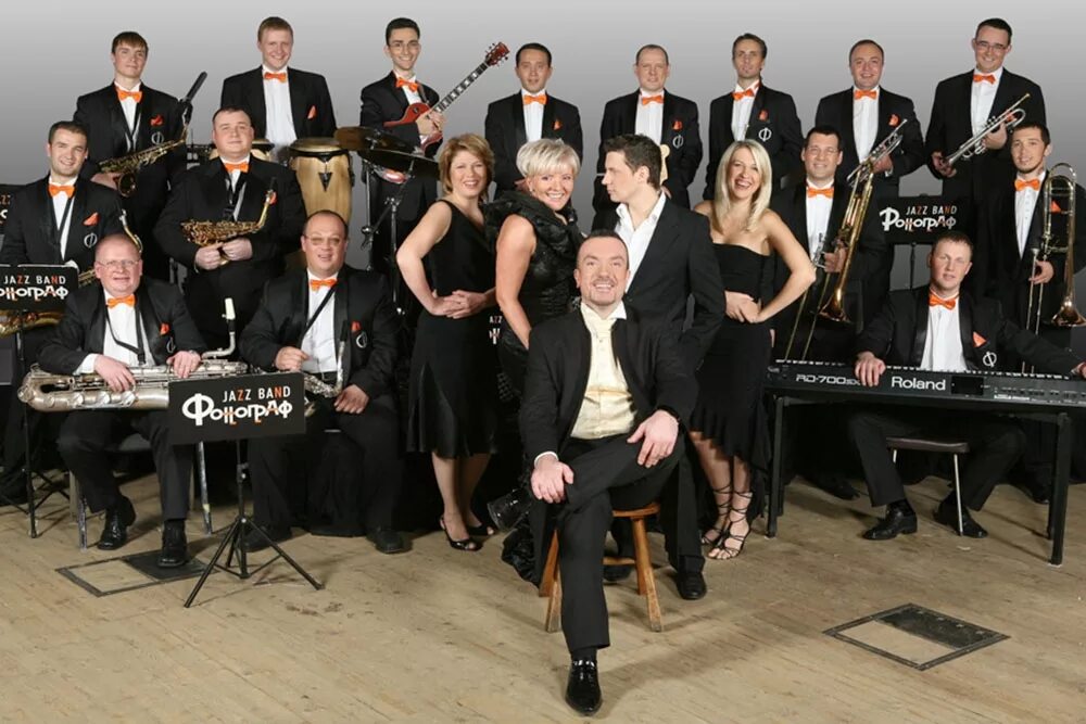 фонограф состав. фонограф жилина. голос -сергей жилин/фонограф-симфо-джаз. дмитриев александр и фонограф-джаз-бэнд. сергей жилин трио.